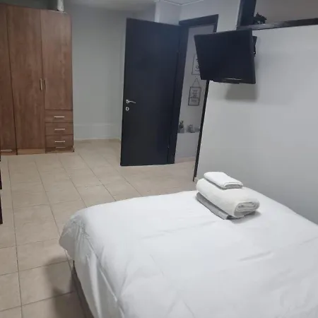 B&B Amit 18 Minutes From The Airport - אירוח כפרי עמית 18 דקות משדה תעופה Petach Tikva Exterior foto