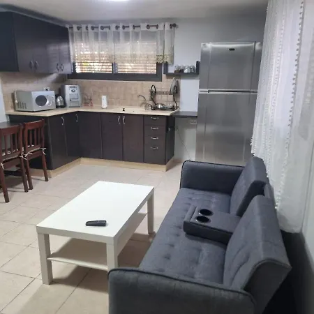 B&B Amit 18 Minutes From The Airport - אירוח כפרי עמית 18 דקות משדה תעופה Petach Tikva Exterior foto