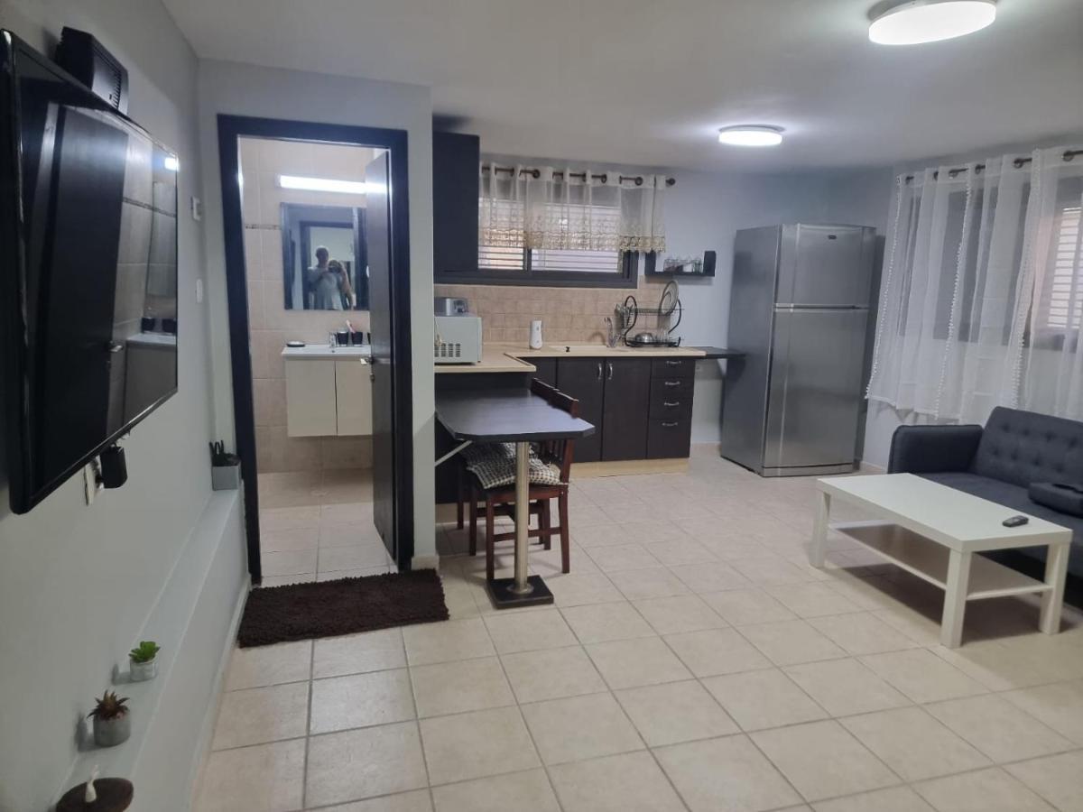 Apartment Amit 18 Minutes From The Airport - אירוח כפרי עמית 18 דקות משדה תעופה Petach Tikva